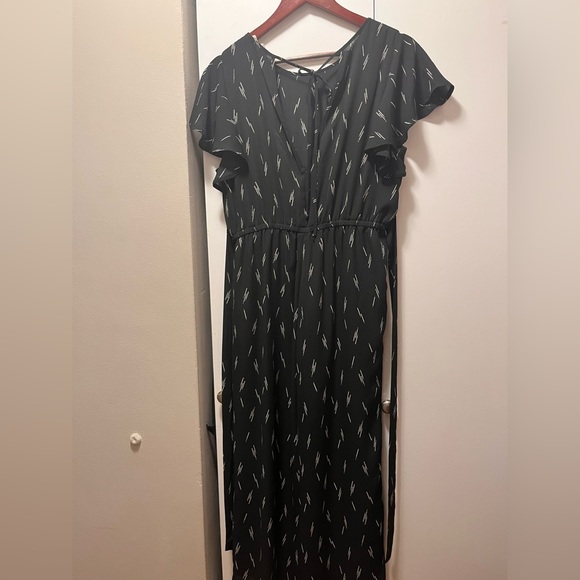 Black w fun pattern romper - Picture 2 of 4